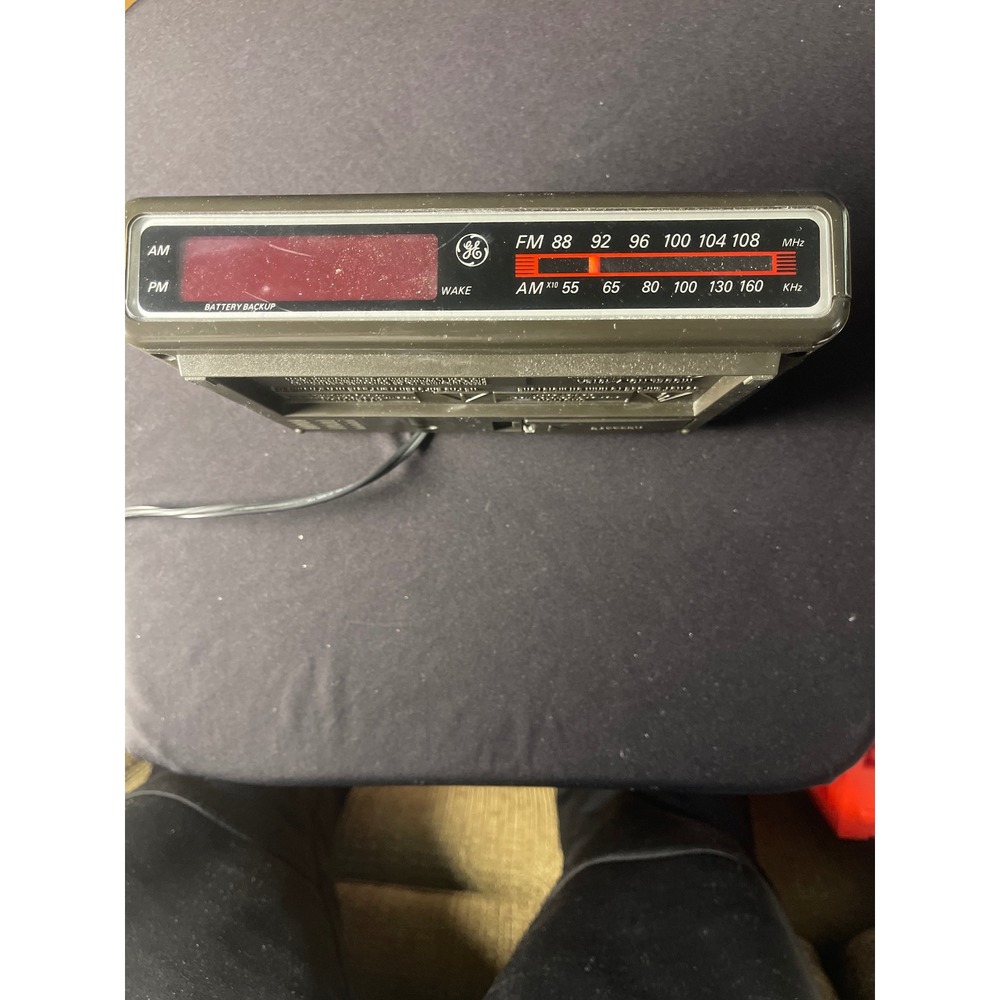 GE Digital Clock Radio Model 7-4512A AM FM Snooze Wake Battery Backup